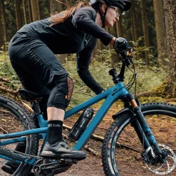 ROSE Bikes TWIST Drink Bottle 800 ml incl. Bike Base Holder| Drink Bottles